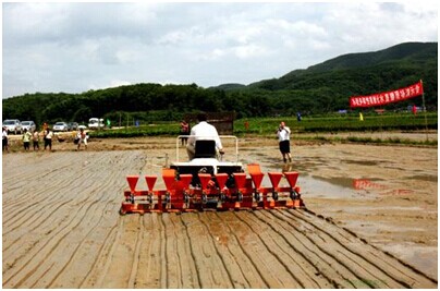 傾角傳感器在水田平地機上的應用介紹 